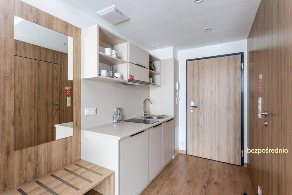 Apartament W Warszawie Dedykowany Parking Podziemny W Cenie, Wifi, Blisko Centrum New Apartment In Warsaw Finished To A High Specification Fitted Out To A High Standard On The 7Th Floor, Wifi, Underground Parking Price Included Extérieur photo